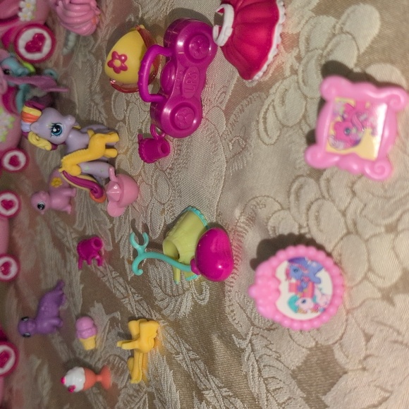 My Little Ponies, Accessories & Train. Discontinued Lot Of 28 Ponies! 2000-2010 - Picture 13 of 16